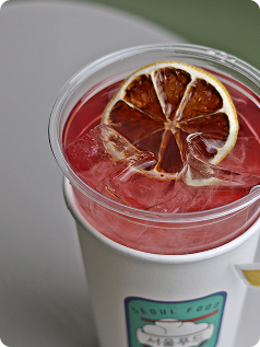 Lives in Music THE MOON ENTERTAINMENT