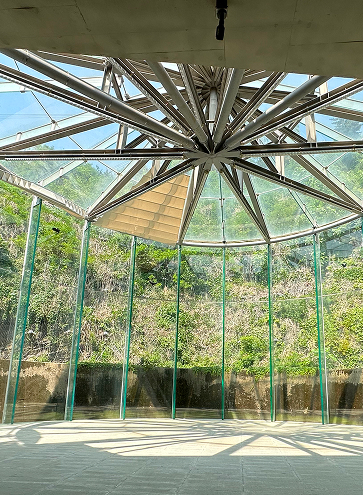 THE MOON ENTERTAINMENT