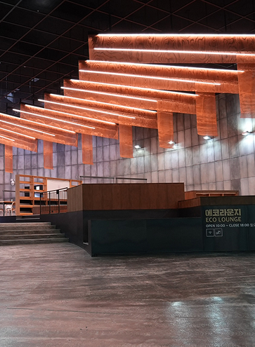 THE MOON ENTERTAINMENT